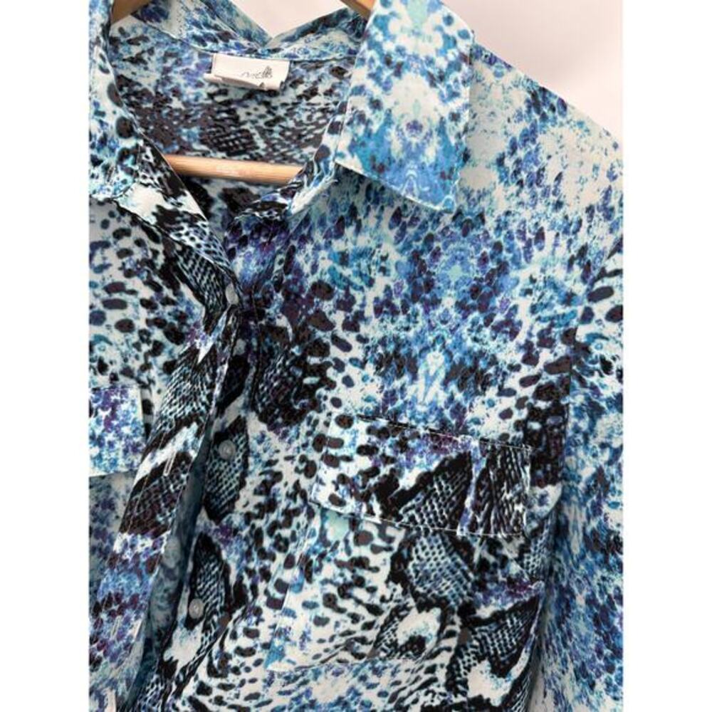 Jaclyn Smith Collection Top Women LARGE Blue Snakeskin Print Button Down - Picture 4 of 9